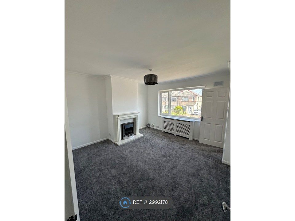 Property photo 3 of 14 Living Room