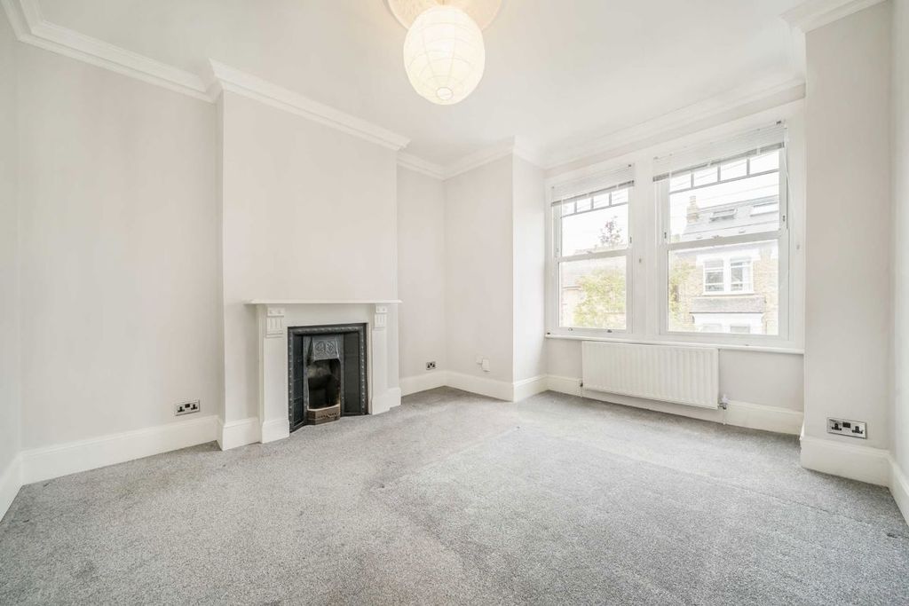 Property photo 2 of 8