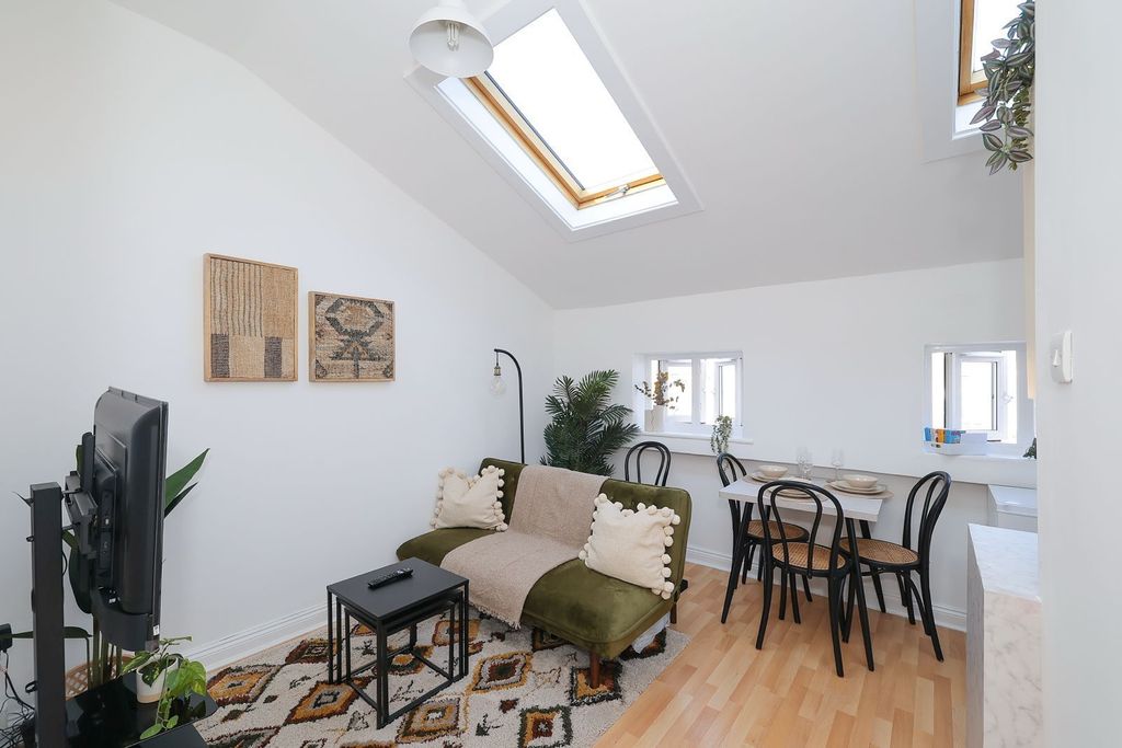 Property photo 2 of 5