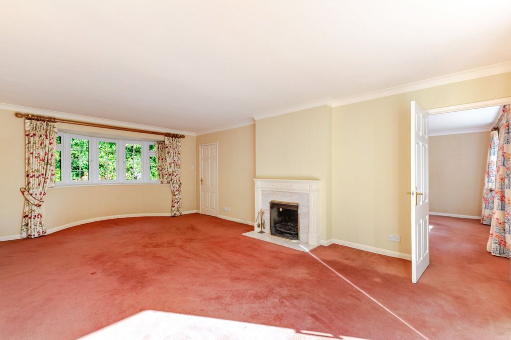 Property photo 2 of 15 Sitting Room