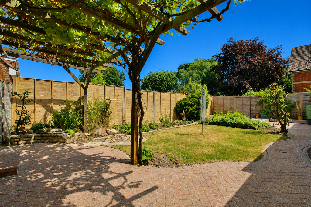 Property photo 2 of 27