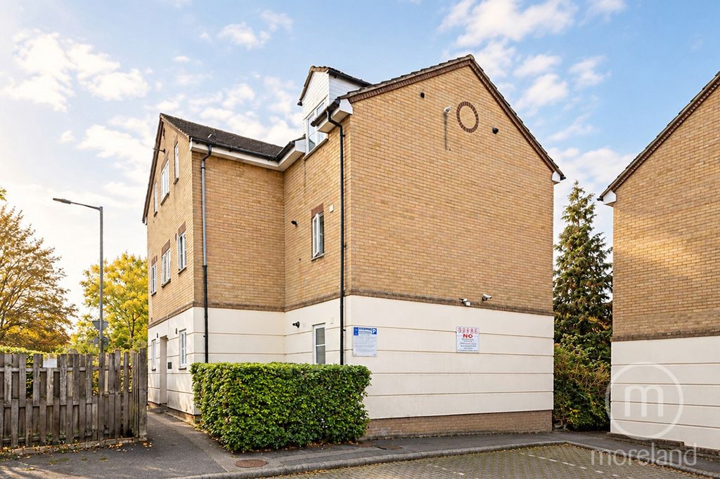 Property photo 2 of 12 5702432