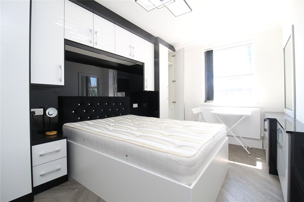 Property photo 3 of 10 Bedroom