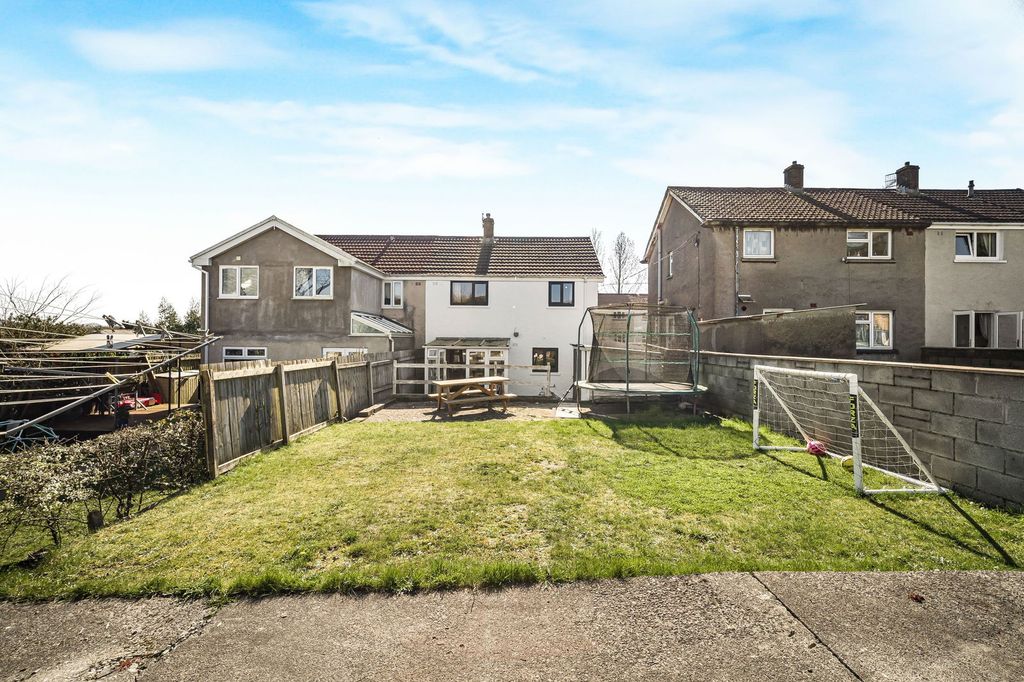 Property photo 3 of 31