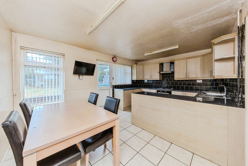 Property photo 3 of 17 Photo