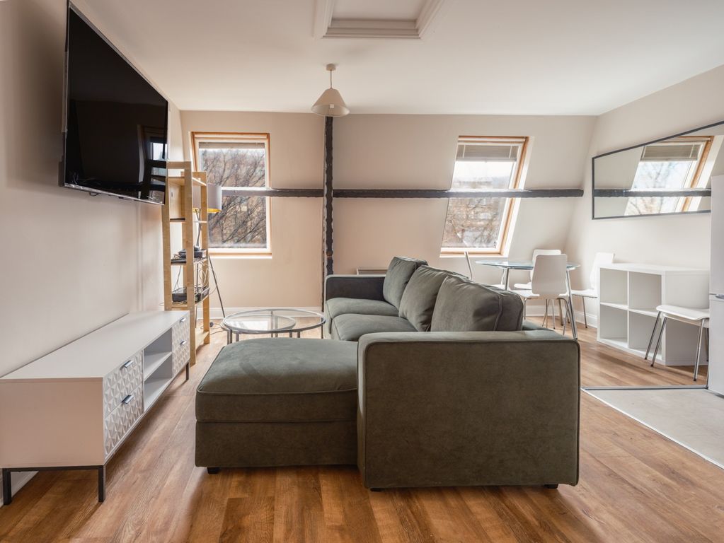 Property photo 1 of 11 3707811