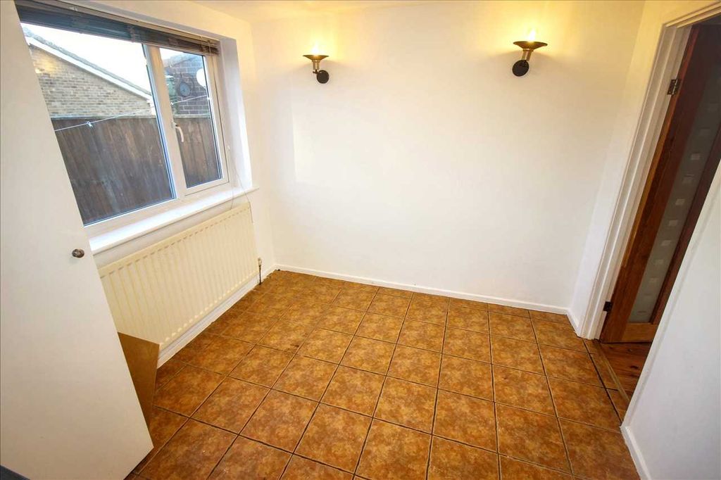 Property photo 3 of 10 Dining Area