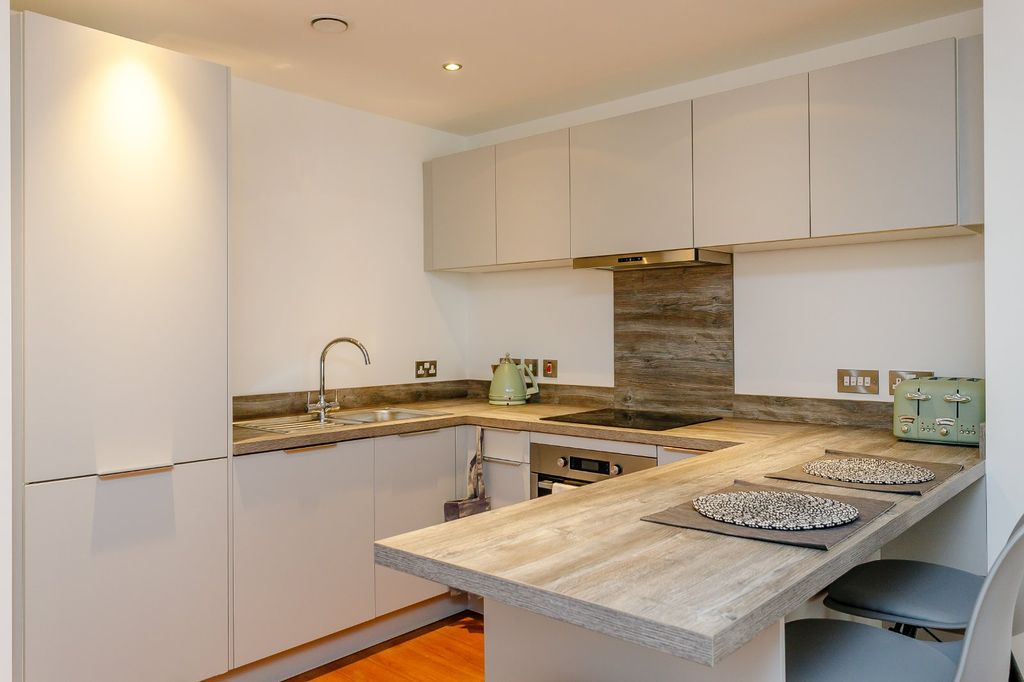 Property photo 3 of 11 Kitchen