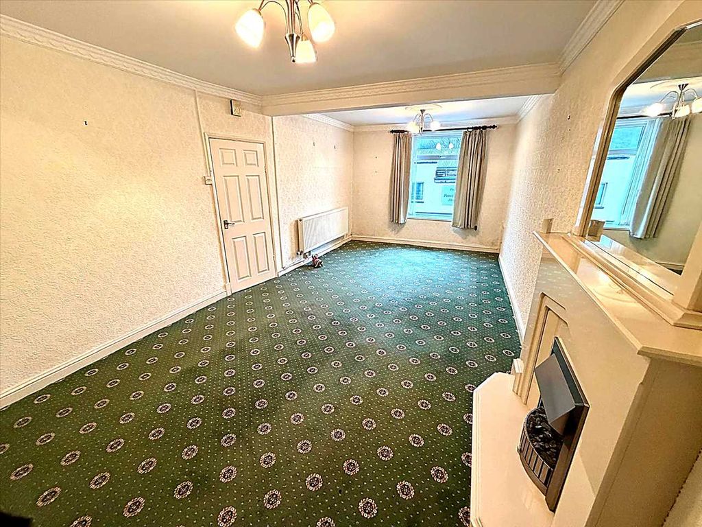 Property photo 3 of 21 Lounge