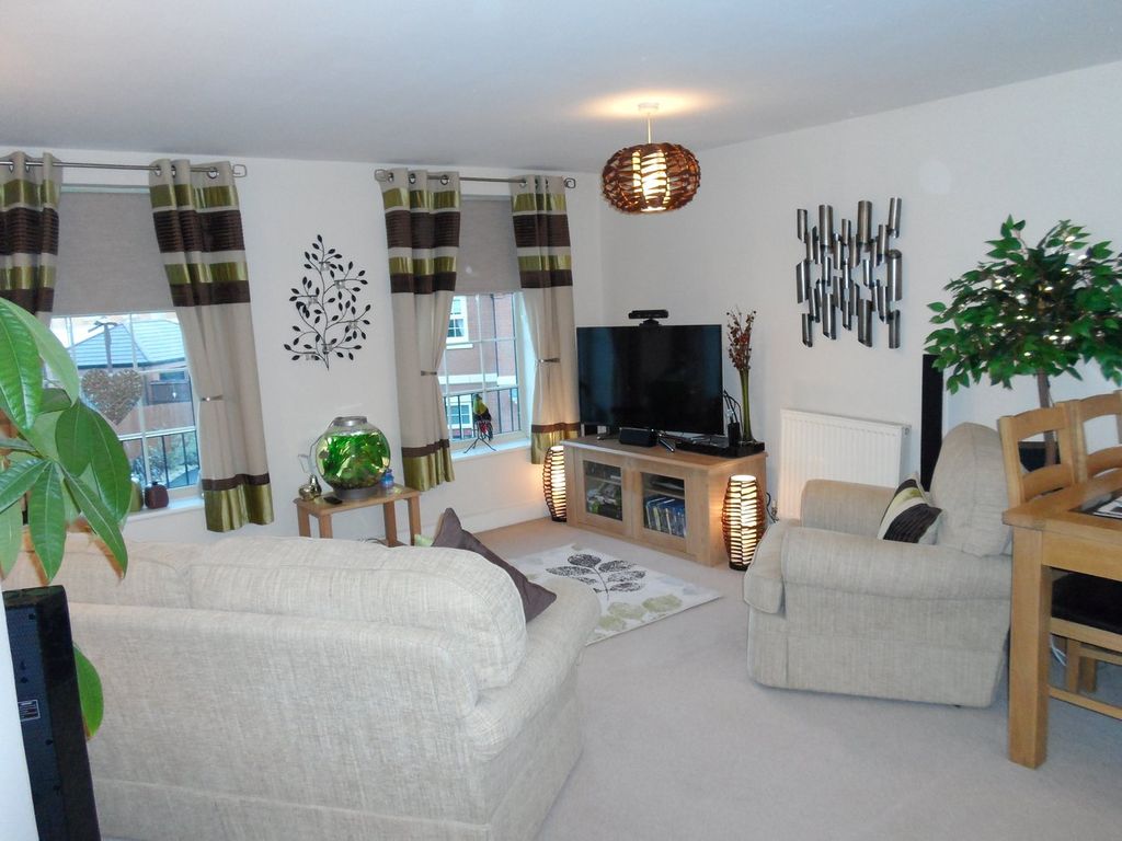 Property photo 3 of 10 *Photos Taken Prior To Current Tenancy Starting*
