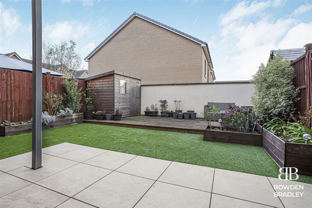 Property photo 2 of 17 Garden