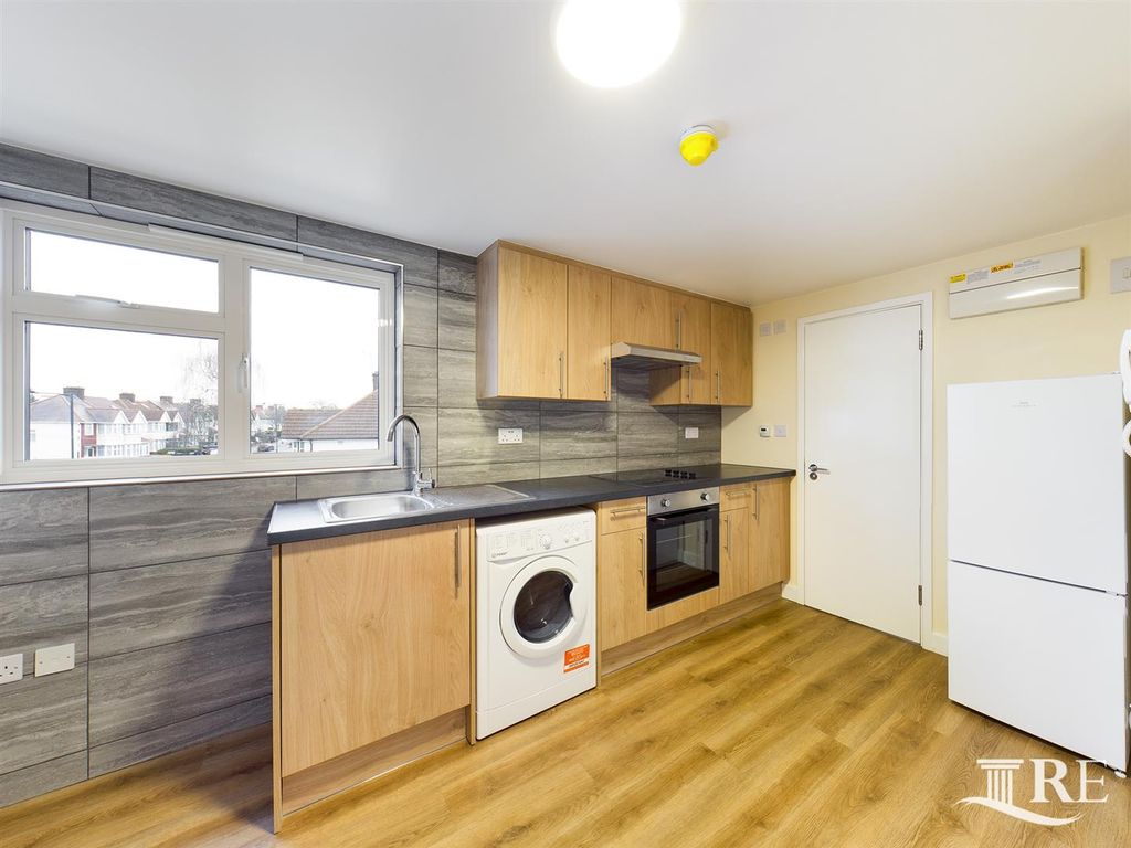 Property photo 3 of 13 Cam00625P1-Pr0106-Still02.Jpg