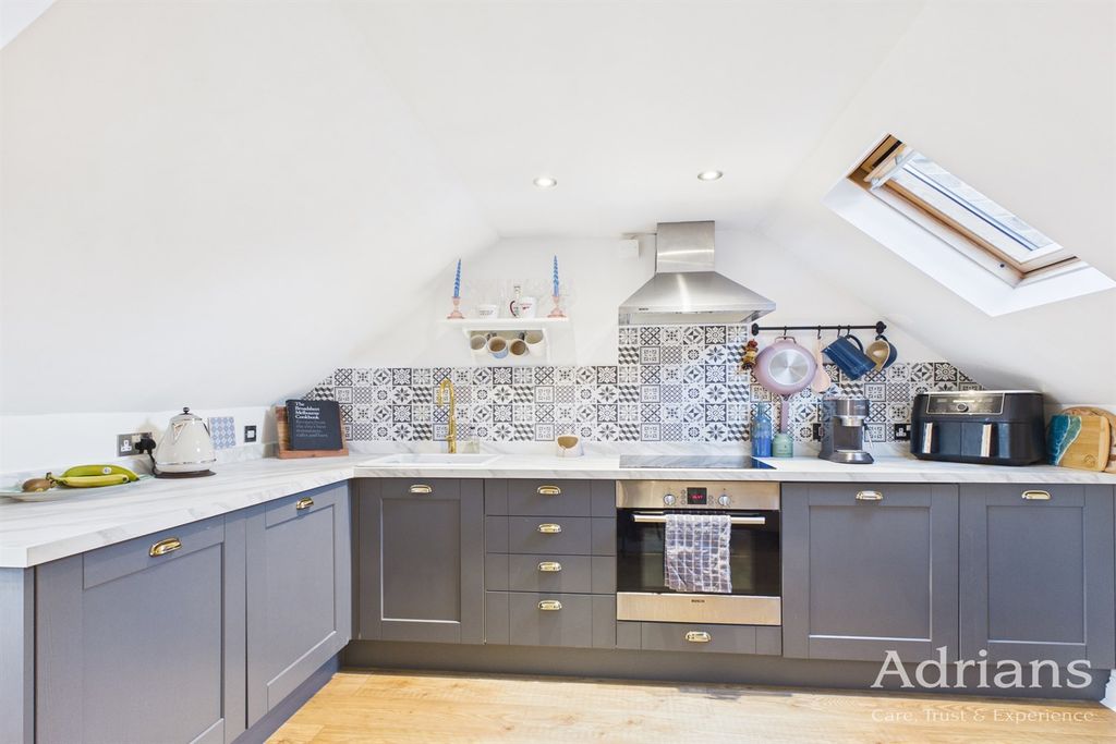 Property photo 1 of 17 (Main)