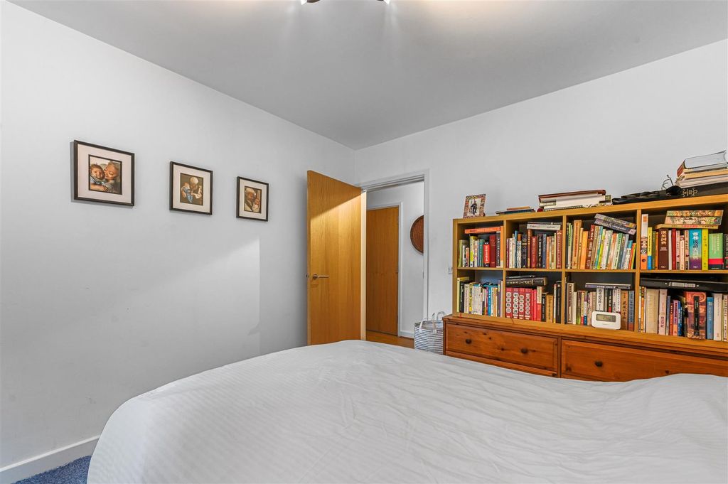 Property photo 3 of 18 Bedroom