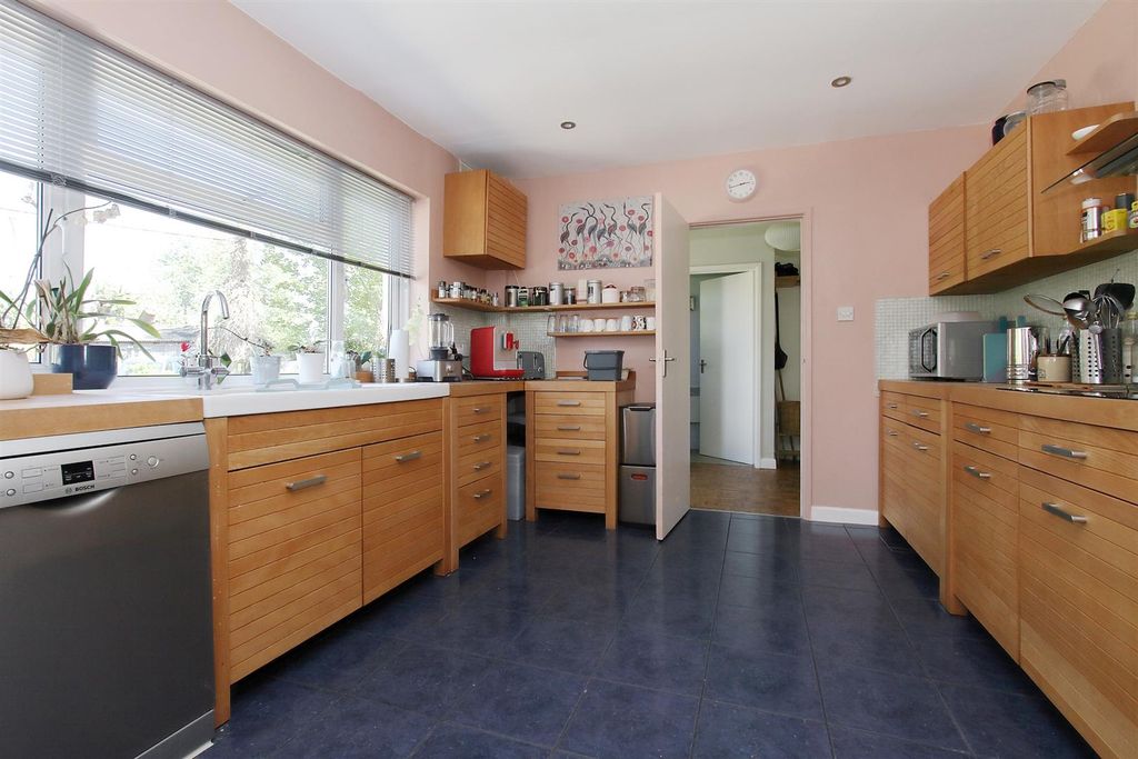 Property photo 2 of 12 Kitchen