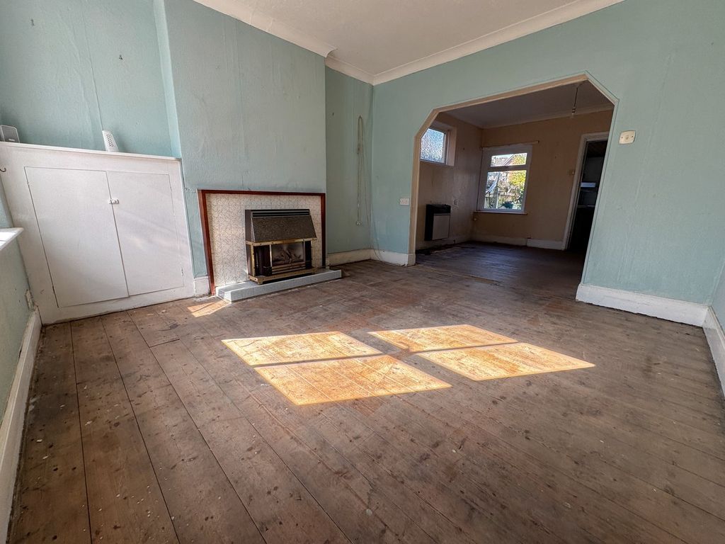 Property photo 2 of 22