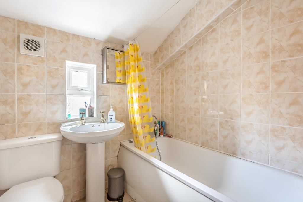 Property photo 2 of 10 Bathroom