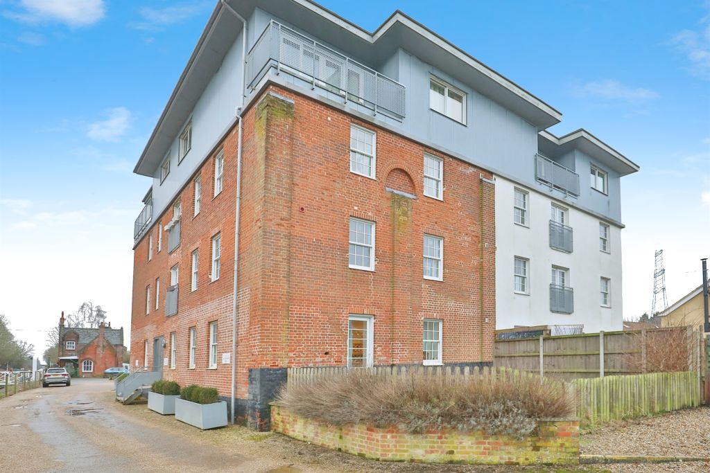 Property photo 1 of 13