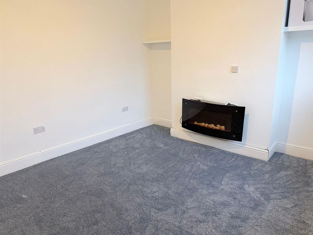 Property photo 3 of 28