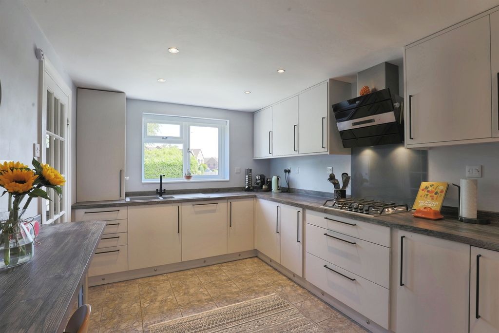 Property photo 2 of 17 Kitchen