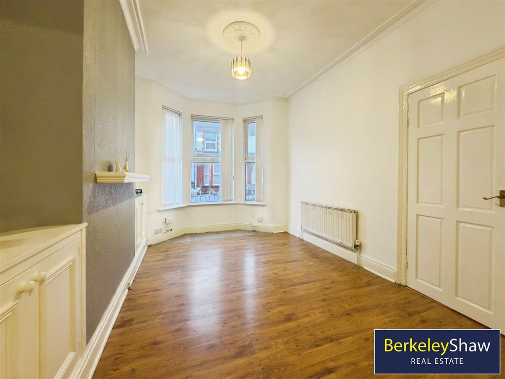 Property photo 2 of 13 Lounge