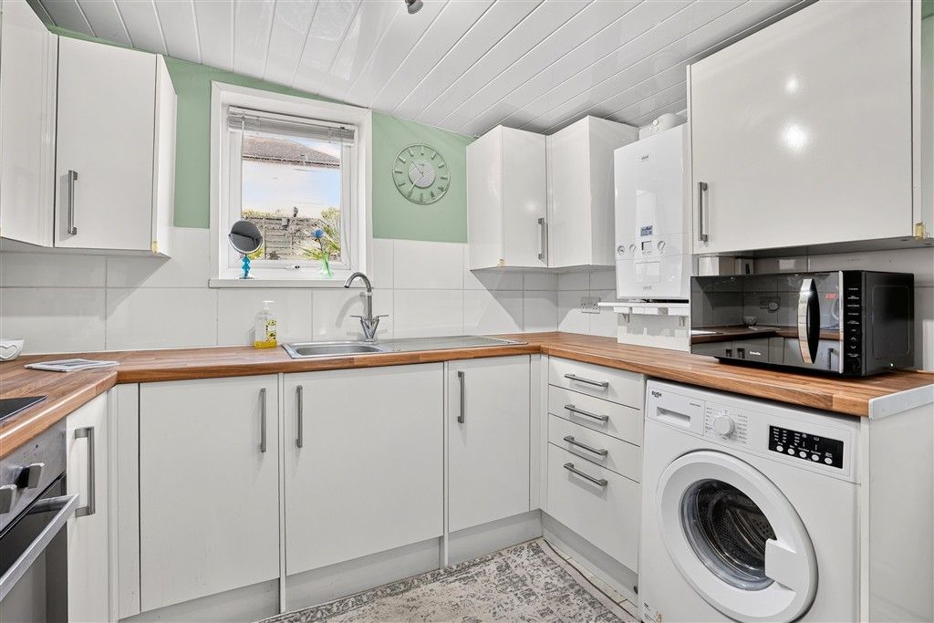 Property photo 2 of 11 Kitchen