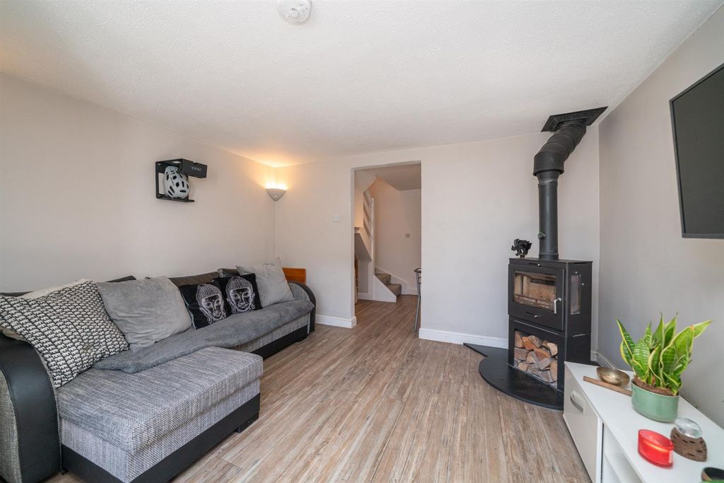 Property photo 2 of 13 2-Chapel-Lane-04722.Jpg