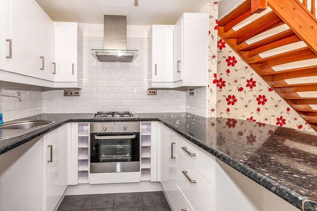 Property photo 2 of 8 Kitchen