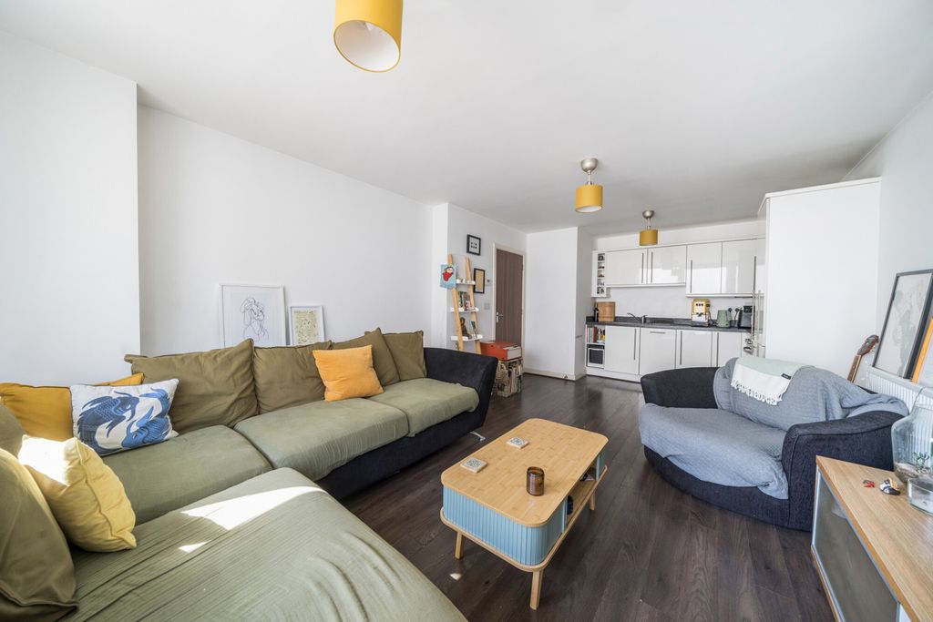 Property photo 2 of 15 1336942-8-6899c03...