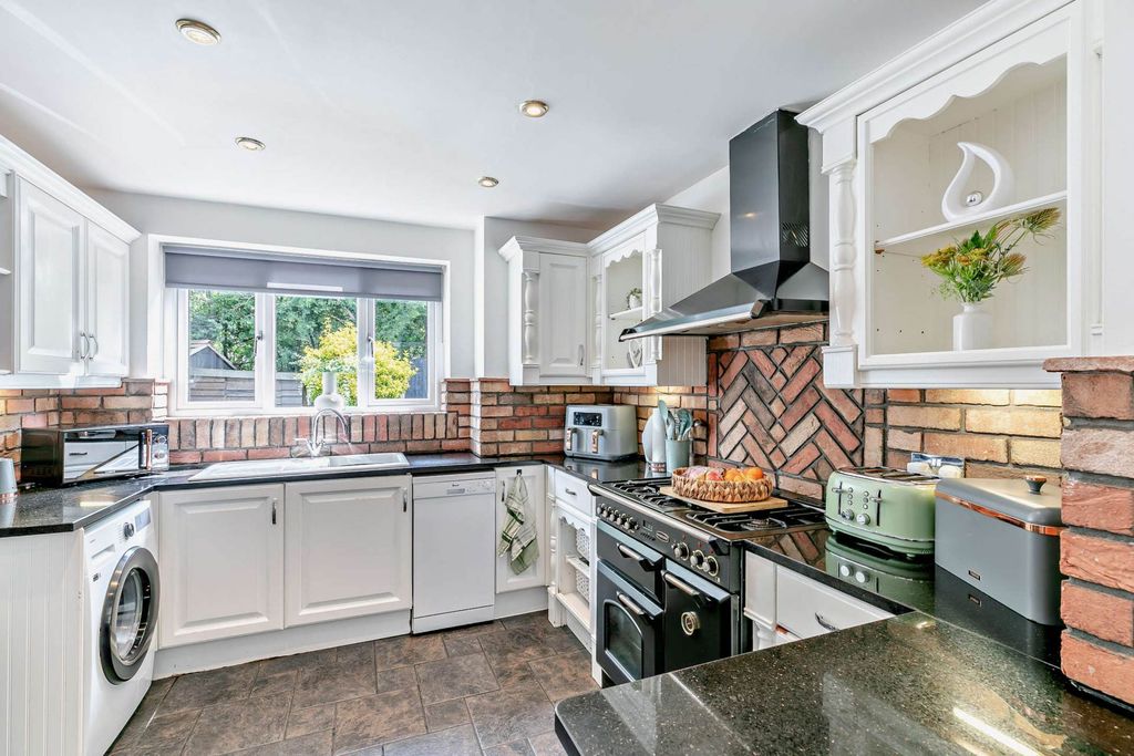 Property photo 3 of 29