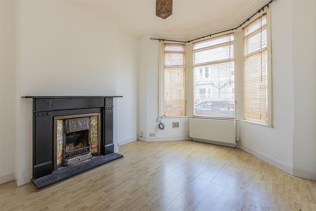 Property photo 3 of 18 Llanfair Road 47-10.Jpg