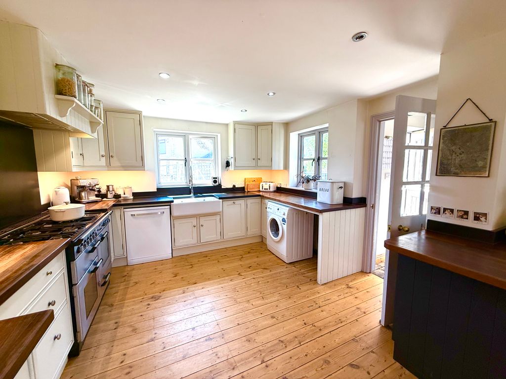 Property photo 3 of 29 Kitchen