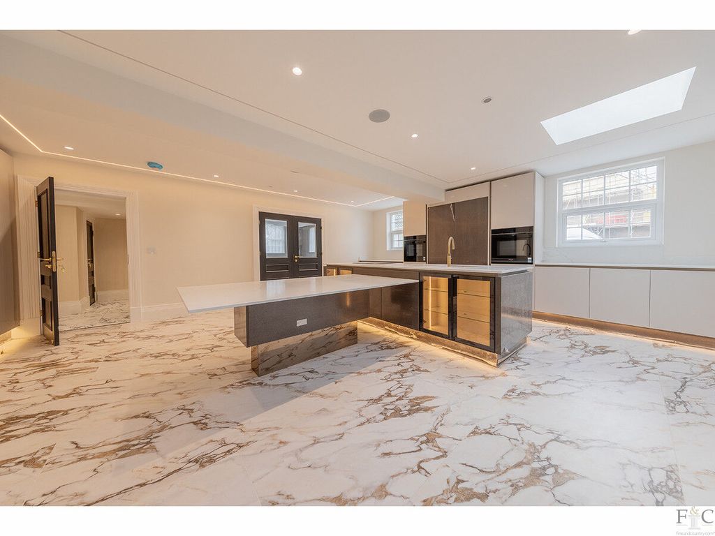 Additional image 10 of 6 bed detached house for saleStoughton Drive South, Leicester LE2