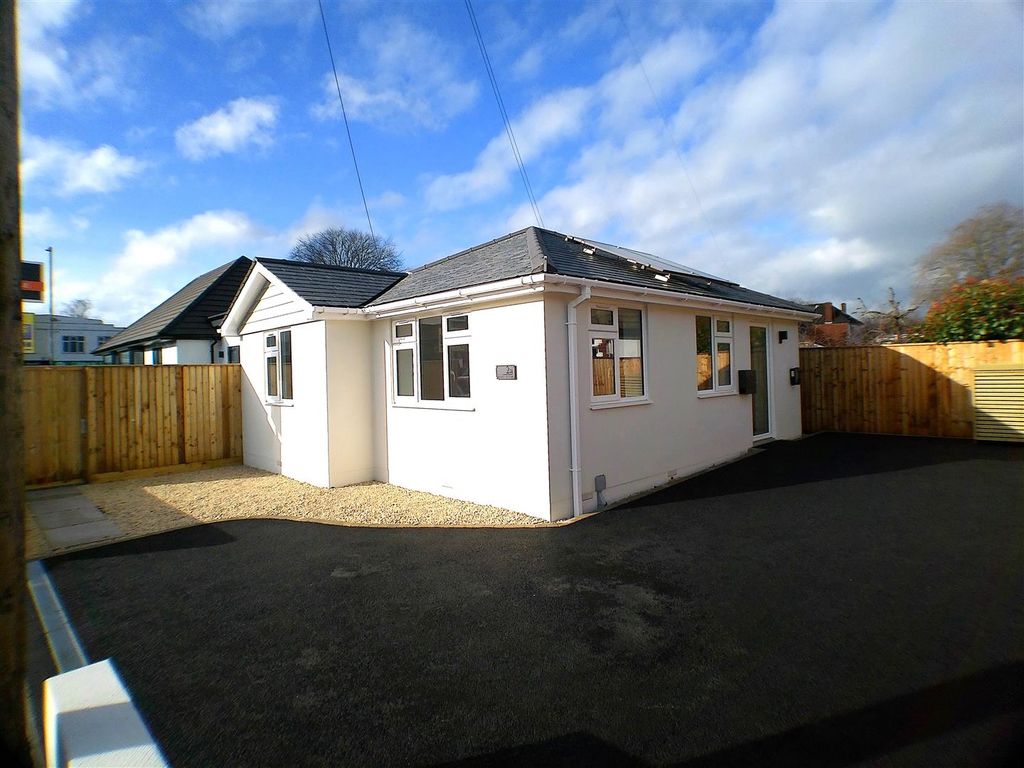 Property photo 1 of 9 2 Ruskin Sunny Front.Jpg