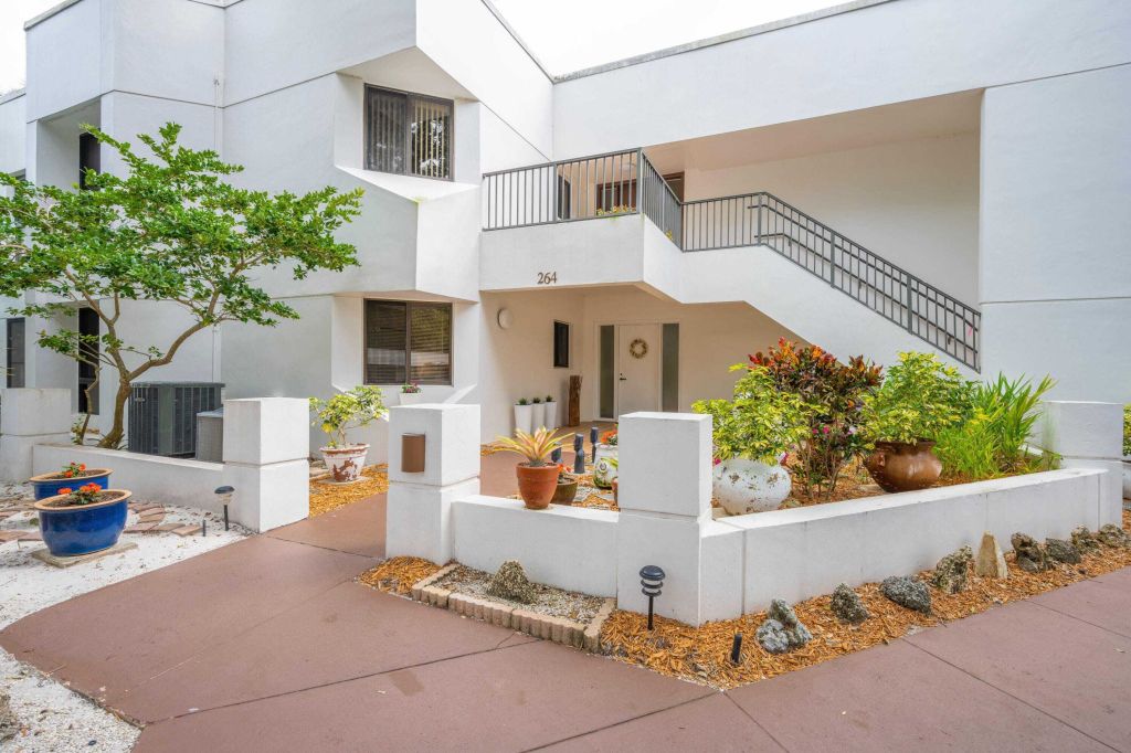 Property photo 1 of 31