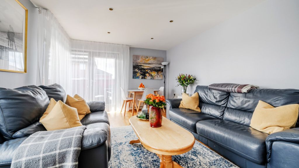 Property photo 2 of 18