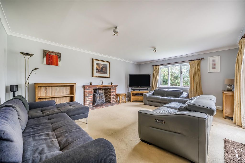 Property photo 2 of 25 Living Room