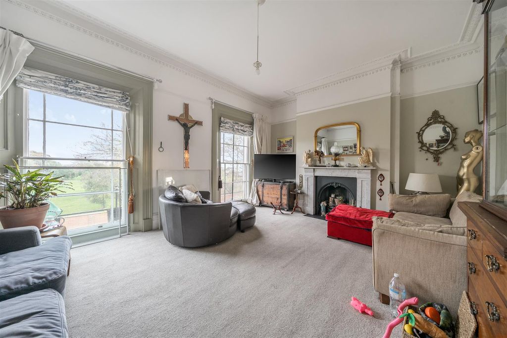 Property photo 3 of 24