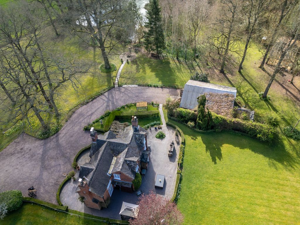 Property photo 2 of 49 Keeperscottagebrockhurstlanecanwellb755Sn31