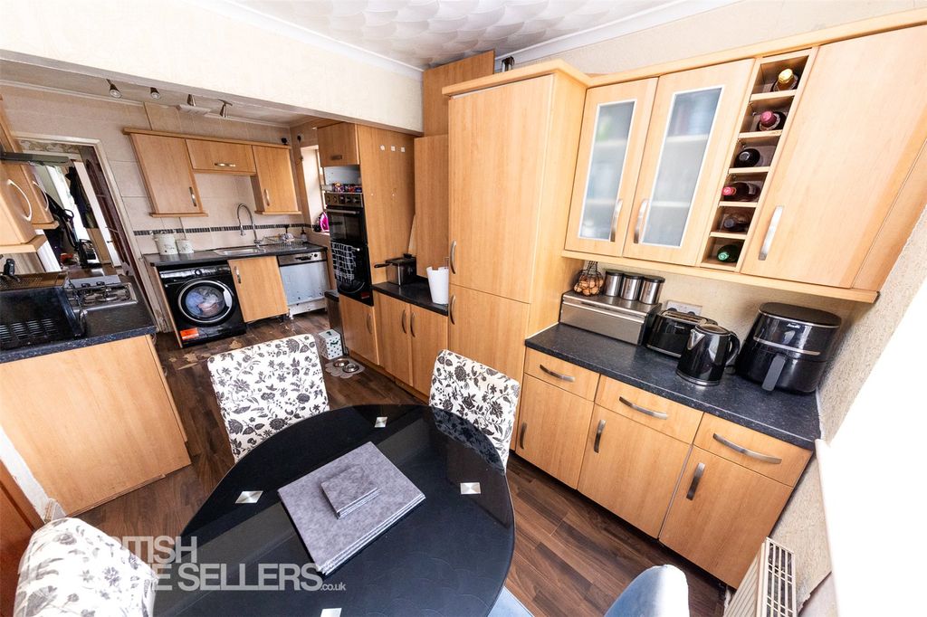 Property photo 2 of 32 Picture No. 29
