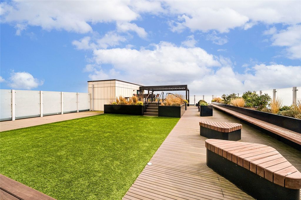 Property photo 2 of 18 Communal Terrace