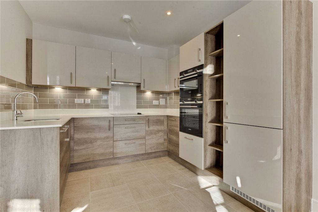 Property photo 1 of 9 Kitchen