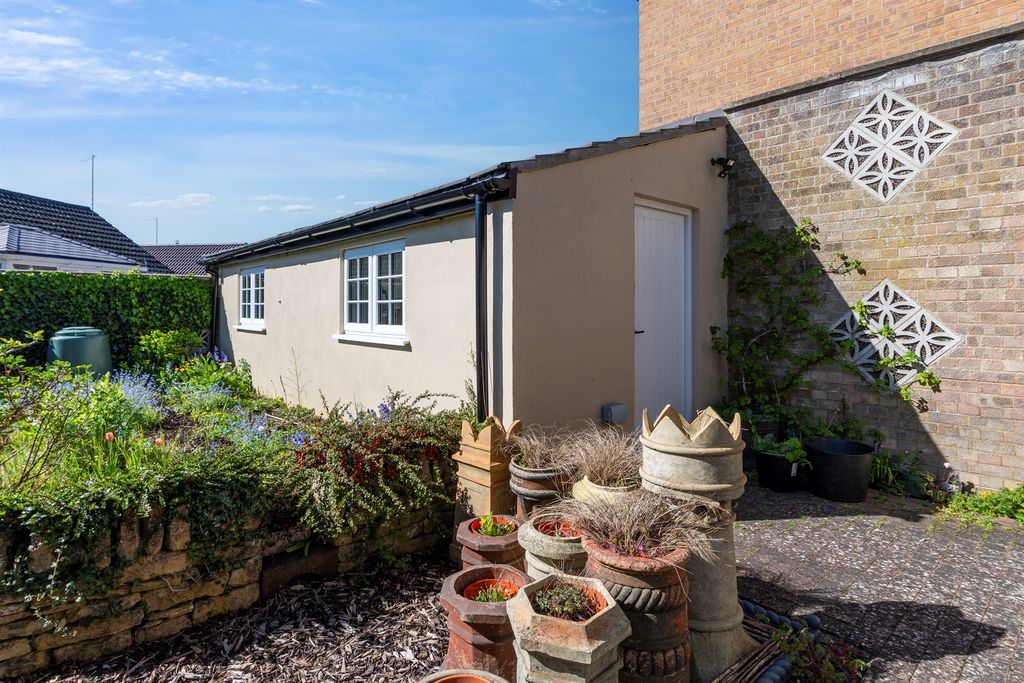 Property photo 2 of 19