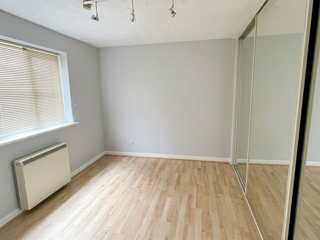 Property photo 2 of 5 Bedroom