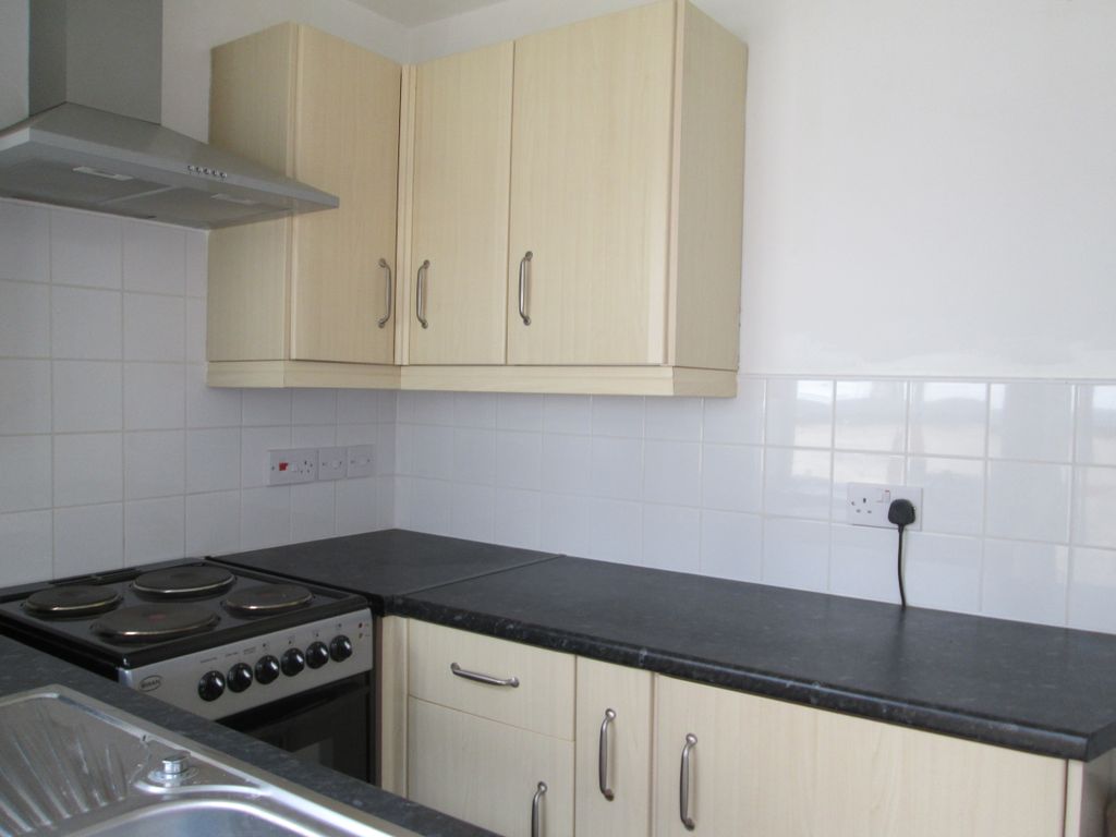 Property photo 2 of 8 Kitchen