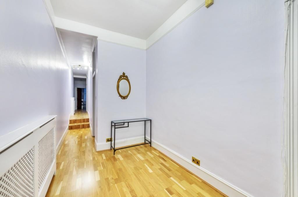 Property photo 3 of 10 Hallway