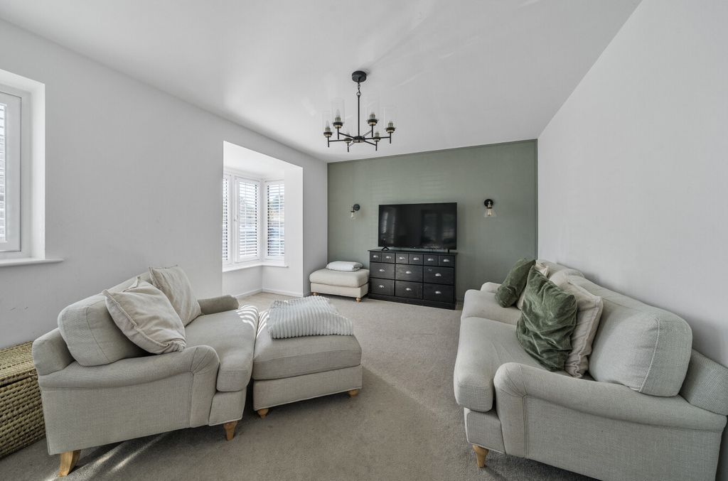Property photo 2 of 17 1528708-11-1A11B0...