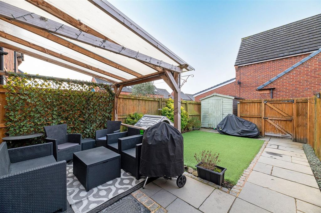 Property photo 3 of 15 Garden