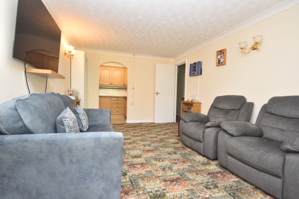 Property photo 3 of 7 Lounge