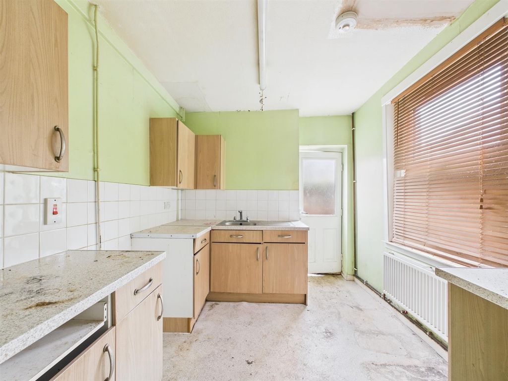 Property photo 3 of 10 3 - 2 Bedroom House.Jpg